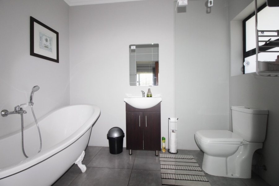 4 Bedroom Property for Sale in Paradise Beach Eastern Cape